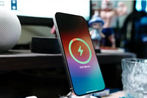 丹棱苹果15换屏服务分享用什么充电器给iPhone15充电更好 
